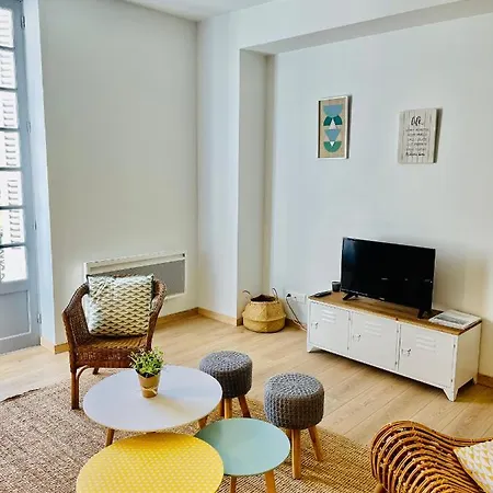 Logis Des Halles Du Coderc Appartamento