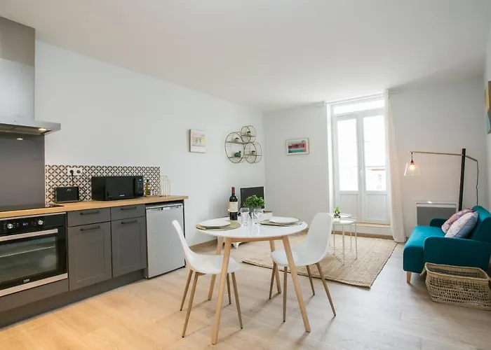 Logis Des Halles Du Coderc *