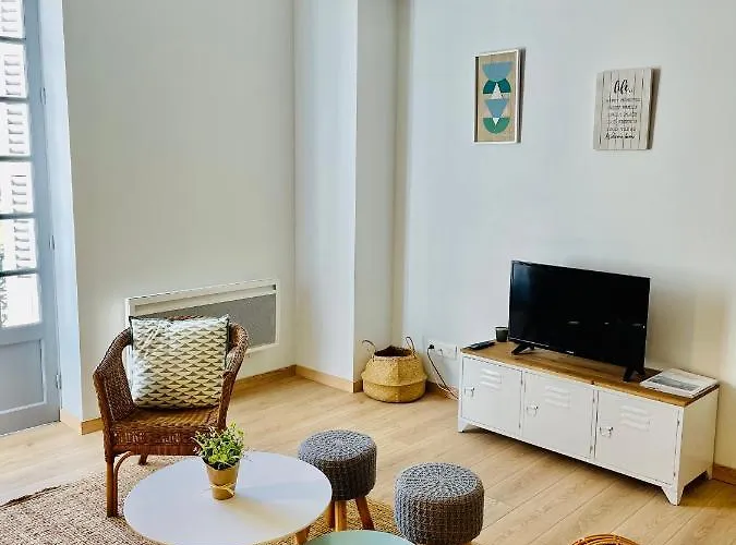 Logis Des Halles Du Coderc Lejlighed