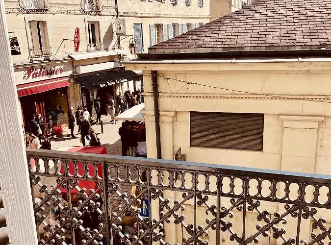 Logis Des Halles Du Coderc *