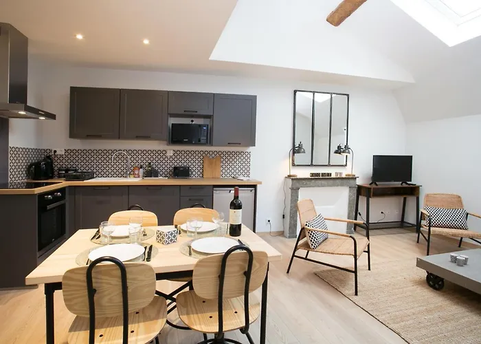 Logis Des Halles Du Coderc *