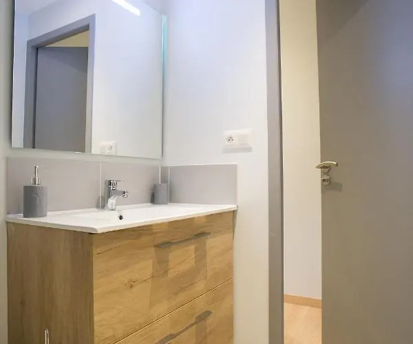 Logis Des Halles Du Coderc Lejlighed